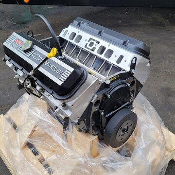 Chevy Big-Block V-8, 502 hp, Forged aluminum, Hydraulic roller, Aluminum oval port